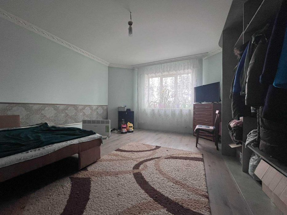 ПРОДАЖ просторого будинку з ЧАСТКОВИМ ремонтом! виїзд на Богатирську