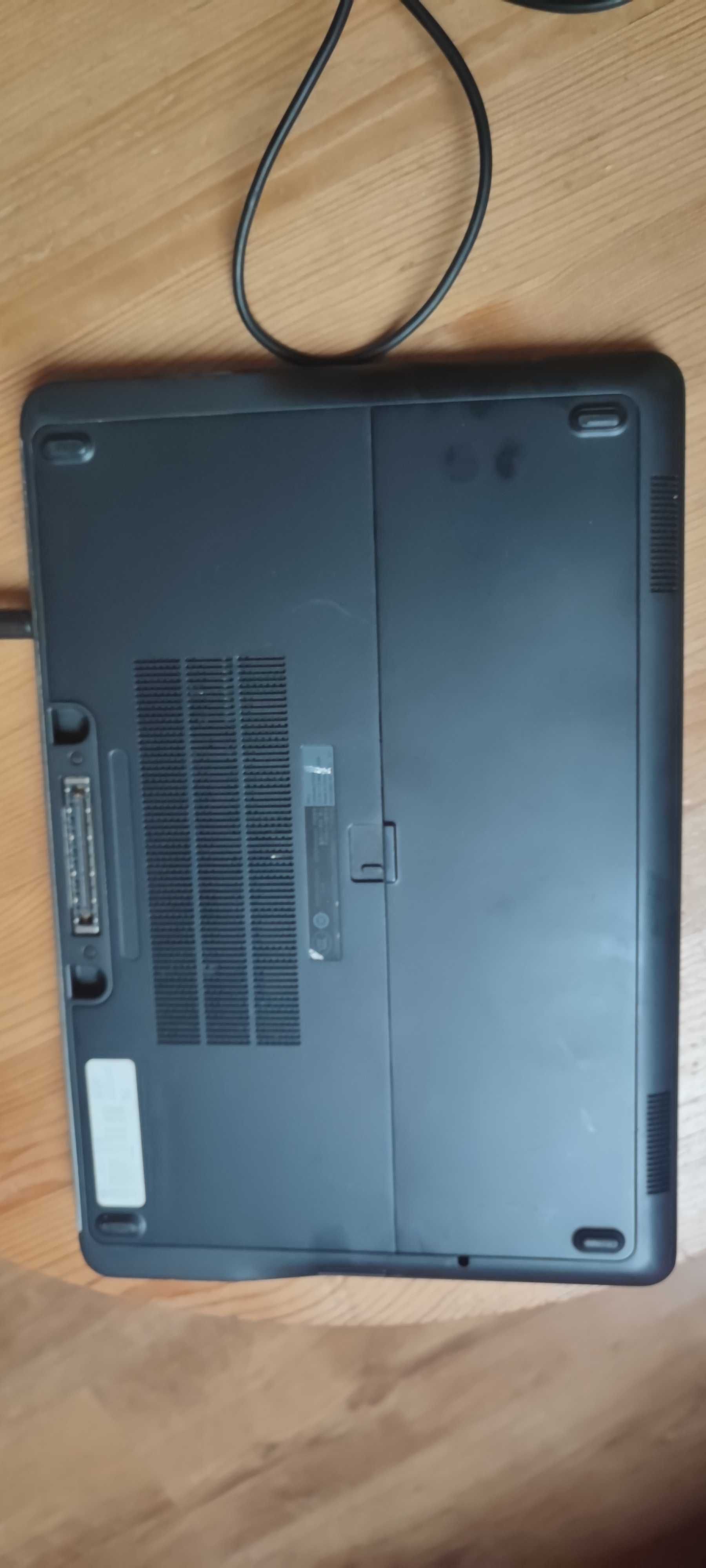 Laptop Dell mały i lekki