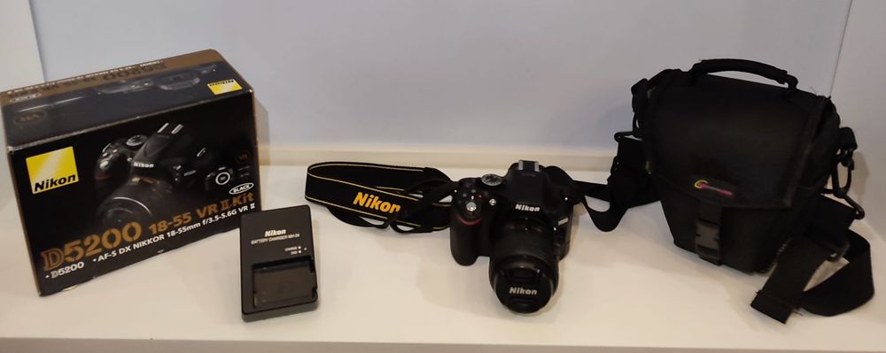 Máquina Reflex NIKON D5200 18/55 VR II Kit + Bolsa