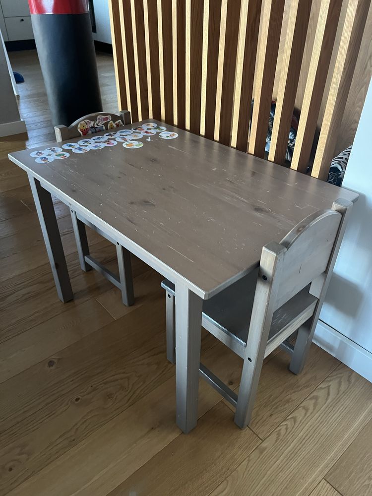Stolik drewniany i dwa krzeselka ikea