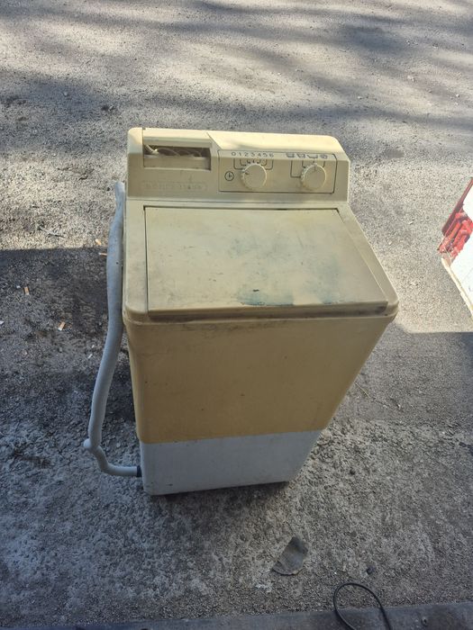 Стиральная машинка Волга 11 стирка+отжим+слив