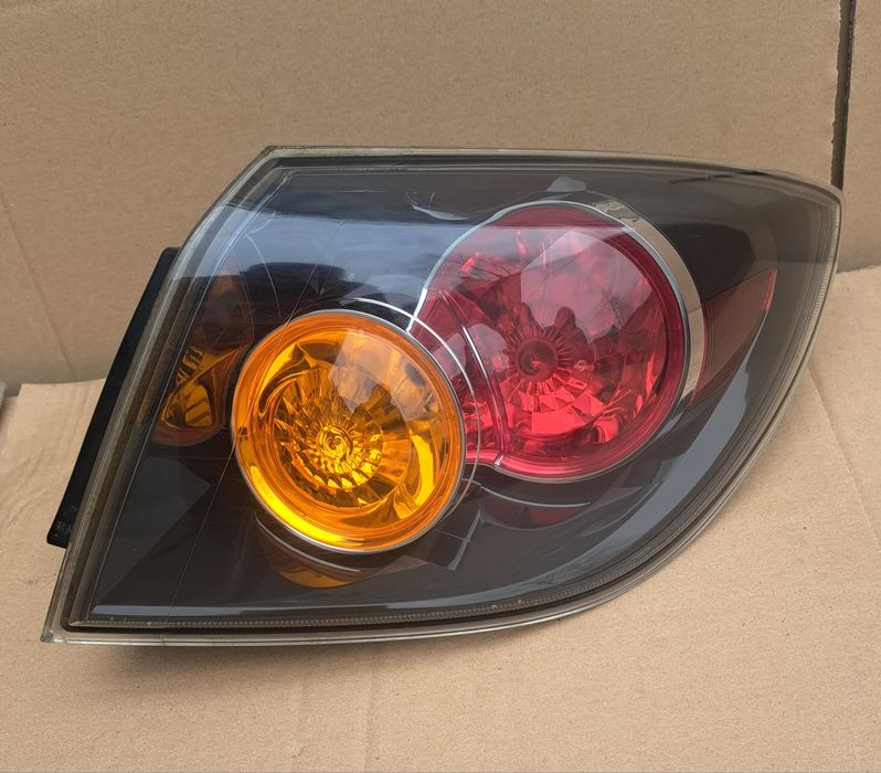 Mazda 3 Hatchback Lampa tylna prawa w błotnik