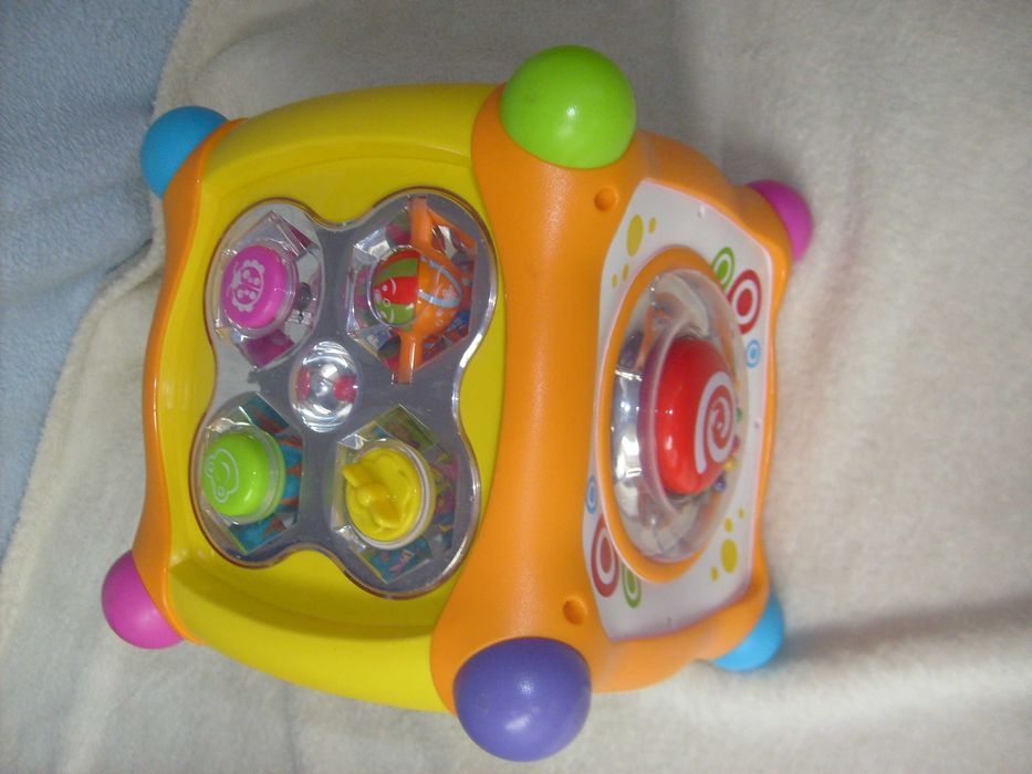 interaktywna kostka edukacyjna 18M+ MAGIC CUBE BOX