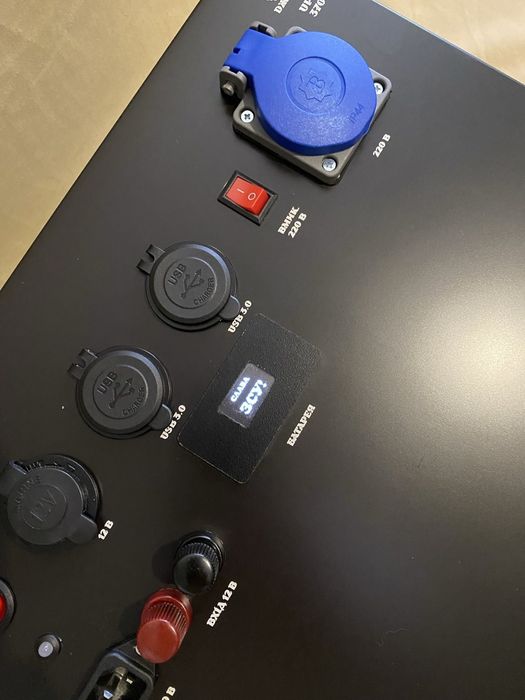 Пыле-Влагозащещенная Зарядная станция 372.000 мА*ч/ 1320 Вт*ч Джерело