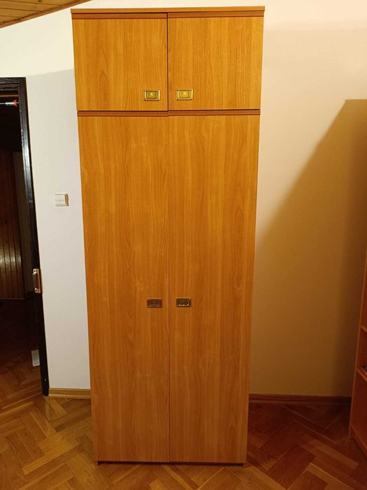 Wspaniała wygodna szafa