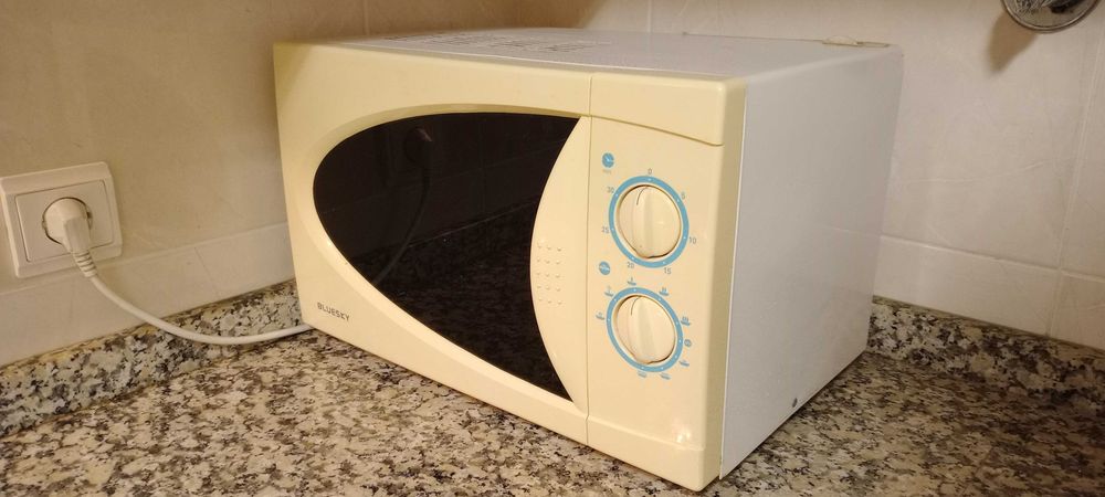 Microondas 800W MOG800l20.1
