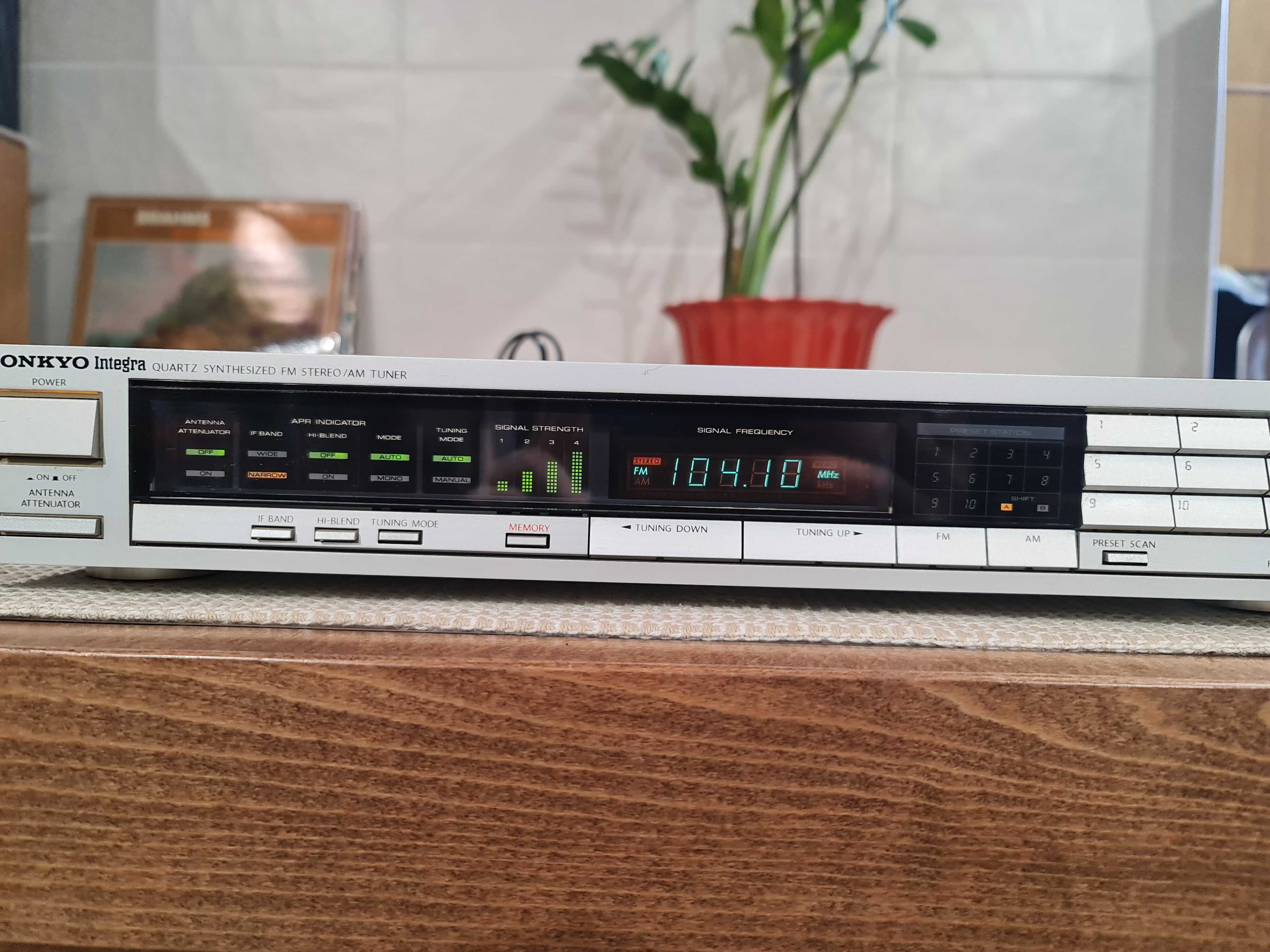 Стерео тюнер Onkyo T-4450 Integra