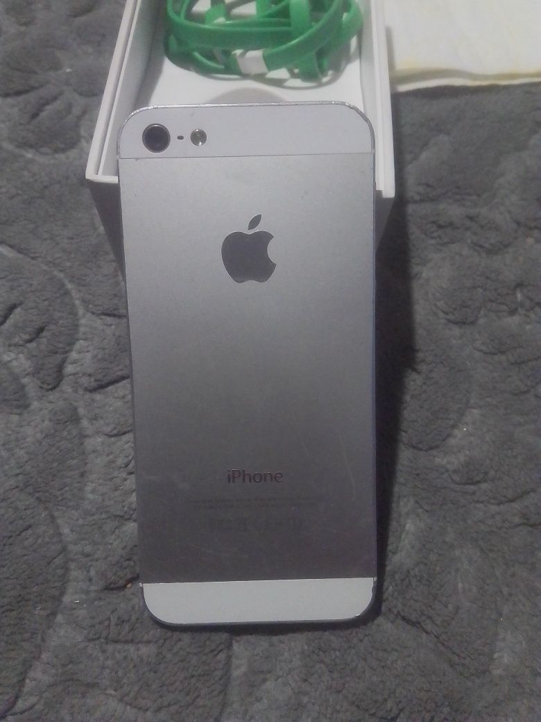 Telefon iPhone 5