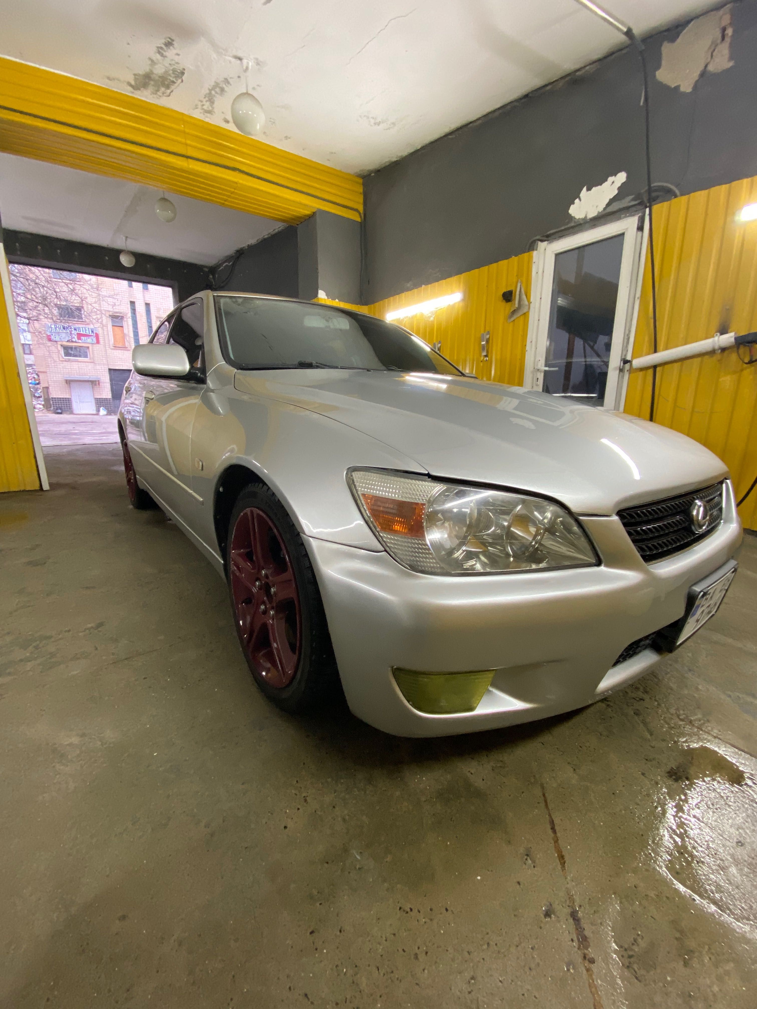 Lexus IS200 2001г