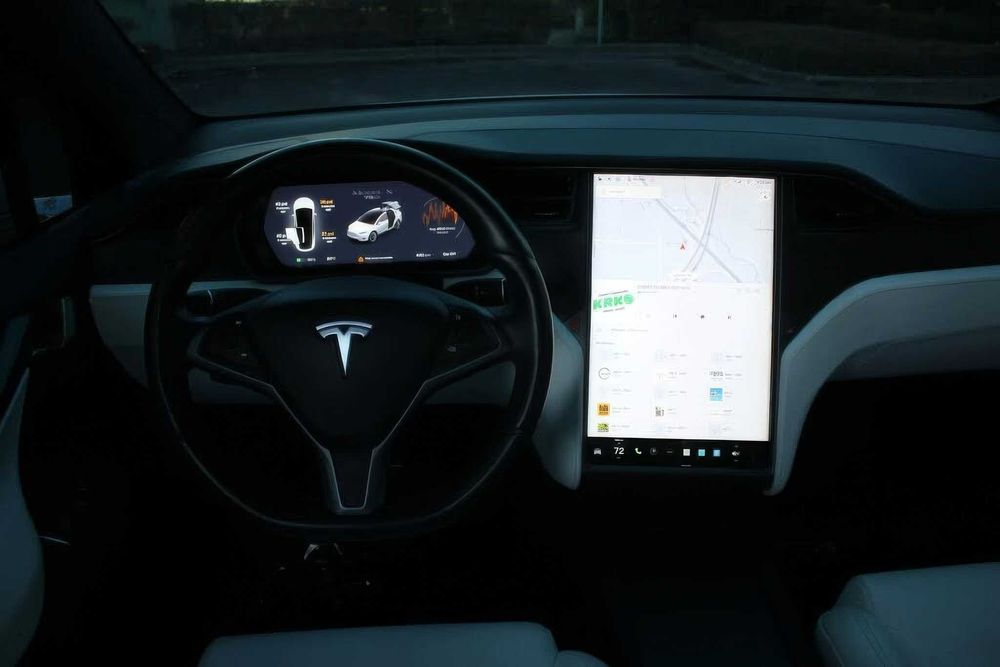 Tesla Model X 75D      2018