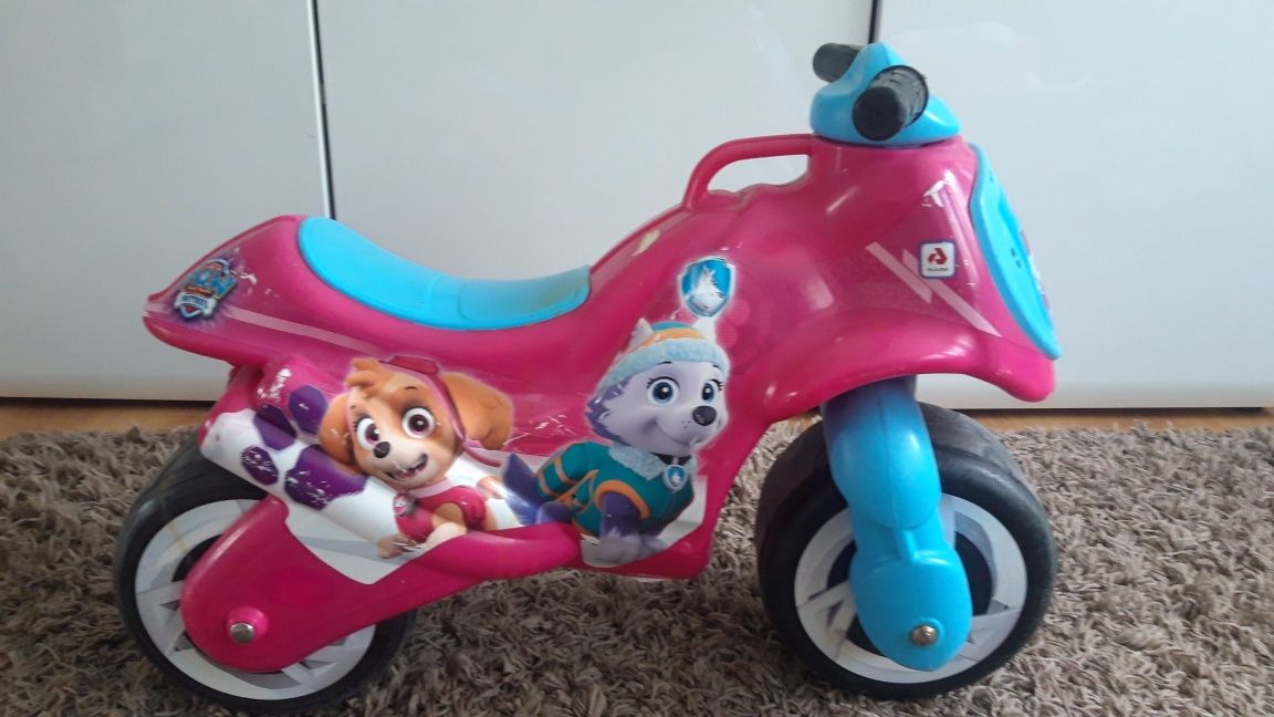 Injusa jeździk Psi Patrol paw motorek plastikowy dobry stan