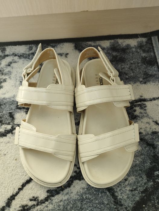 Продам жіночі босоніжки