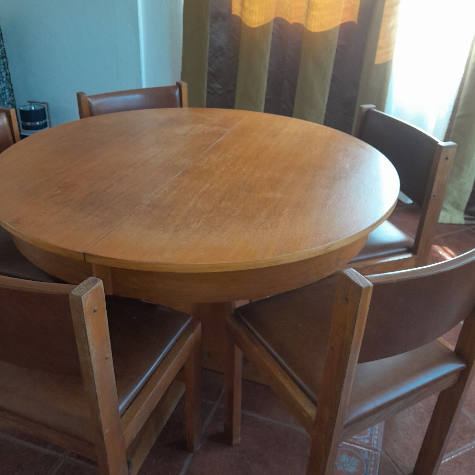Mesa madeira maciça extensível + 6 cadeiras