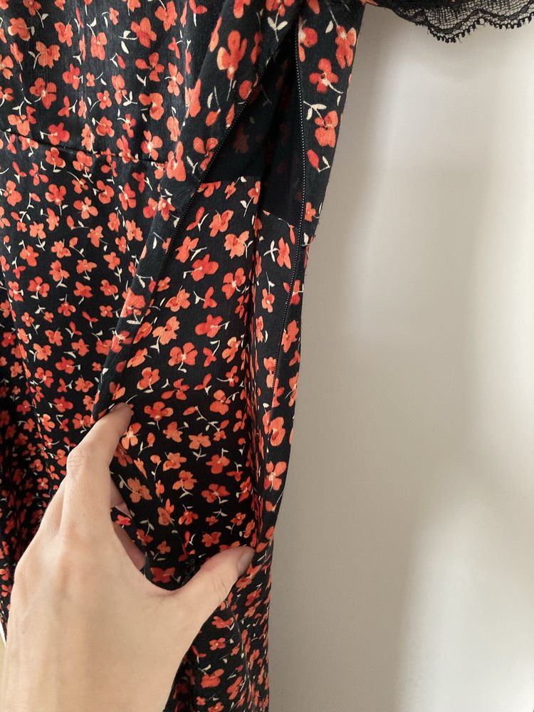 Sukienka midi w kwiatki Mango