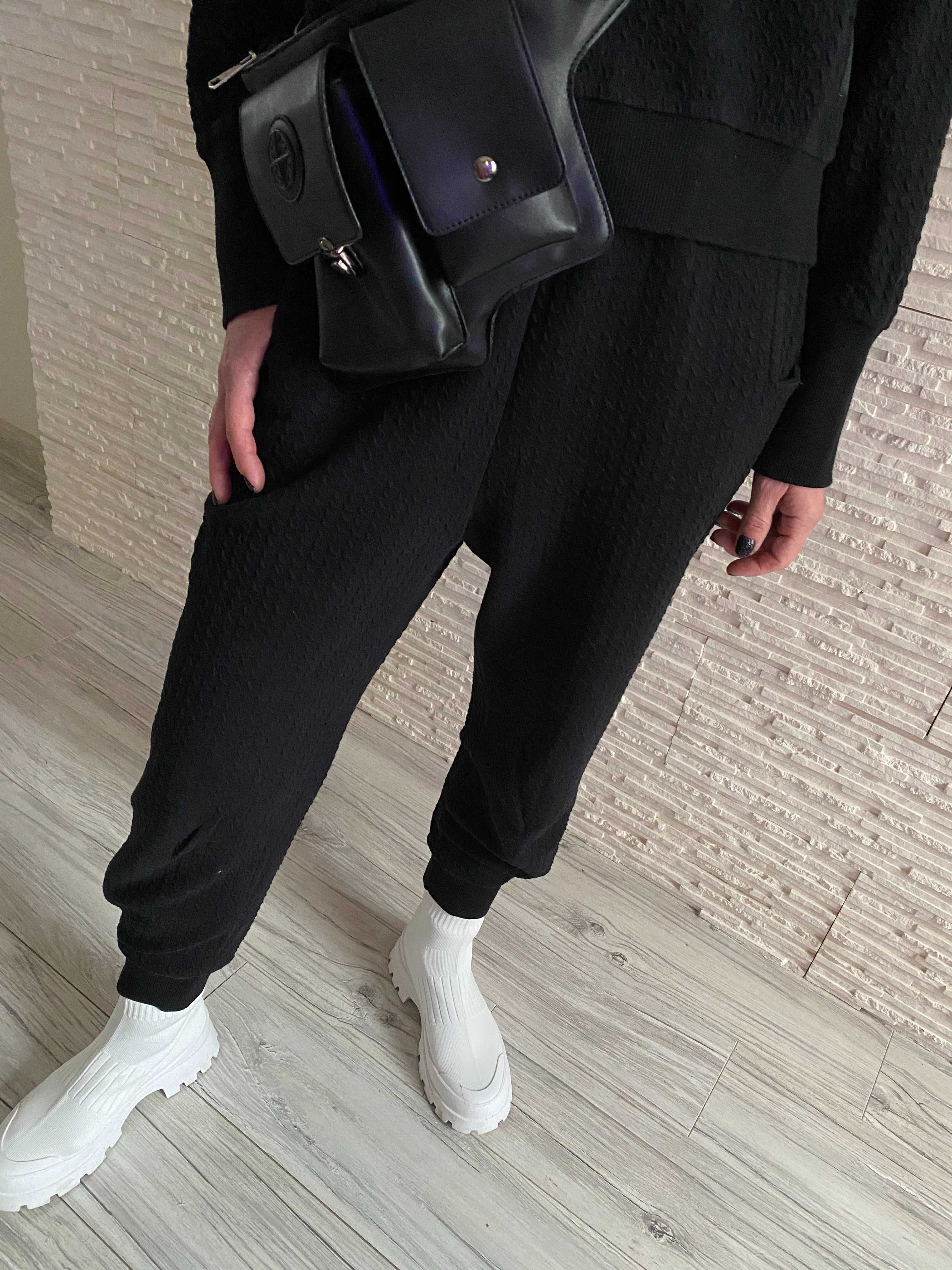 MMK Mi..Mi piękny czarny dres z struktura logowany Uni