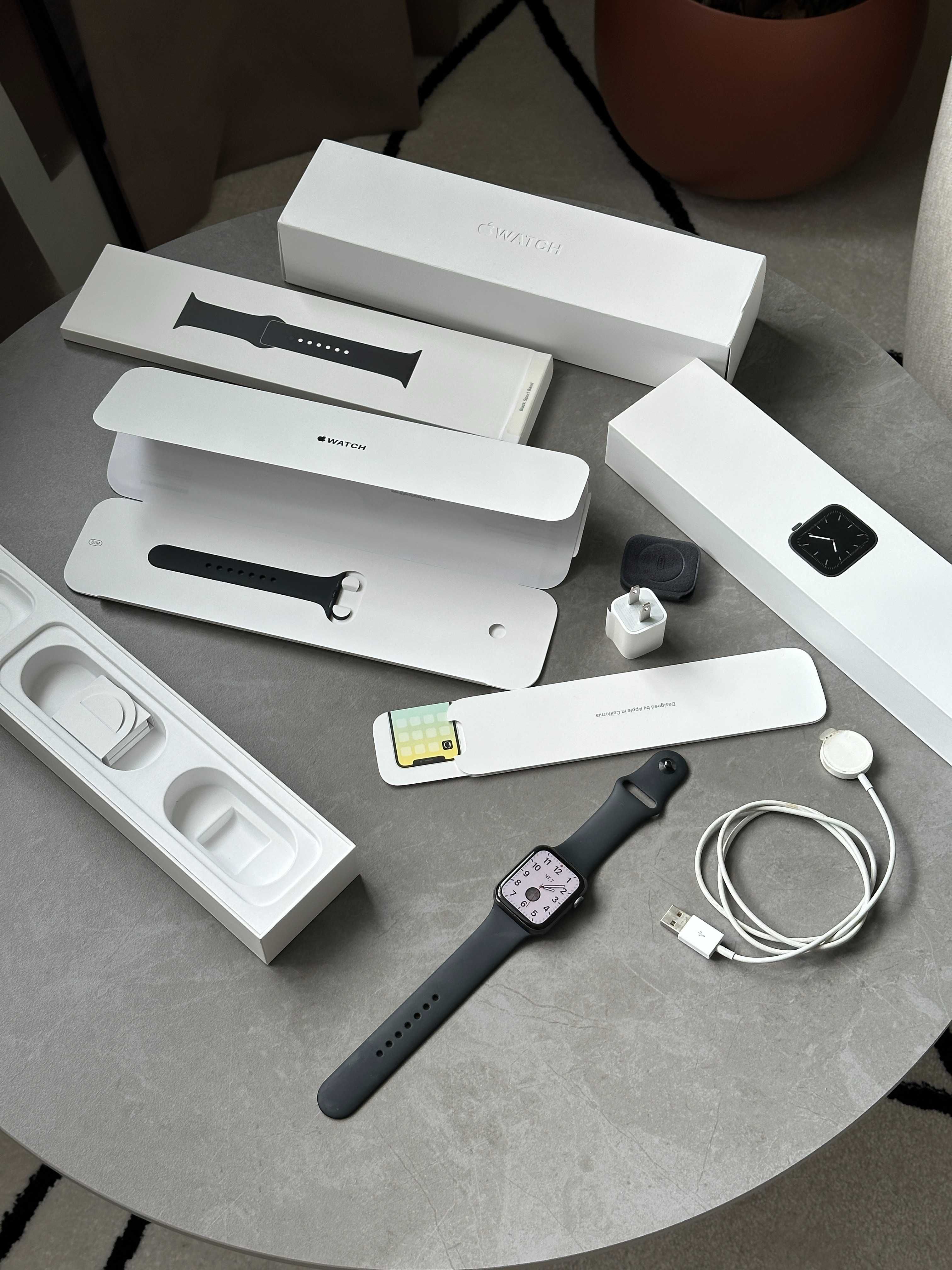Apple Watch Series 5 Space Grey Aluminum Case 44mm (87% акум)