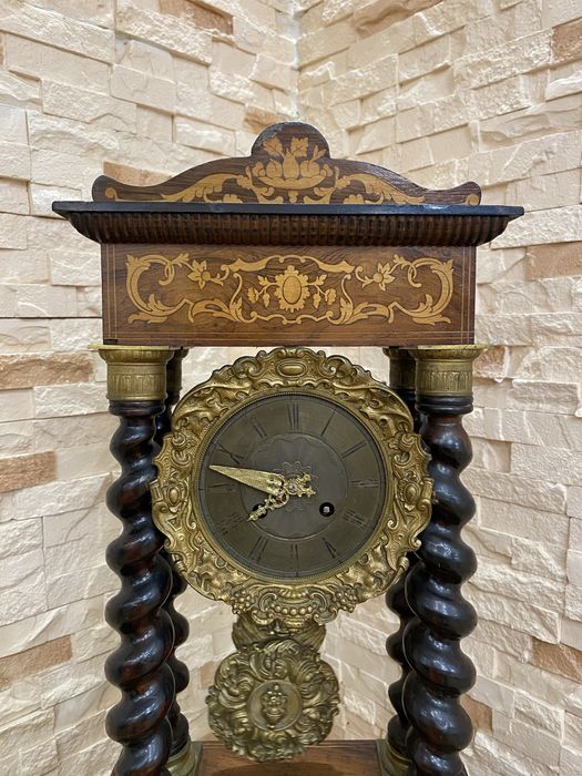 Камінний годинник