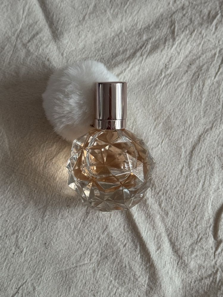 ariana grande by ari