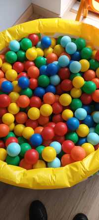 Bolas coloridas plásticas