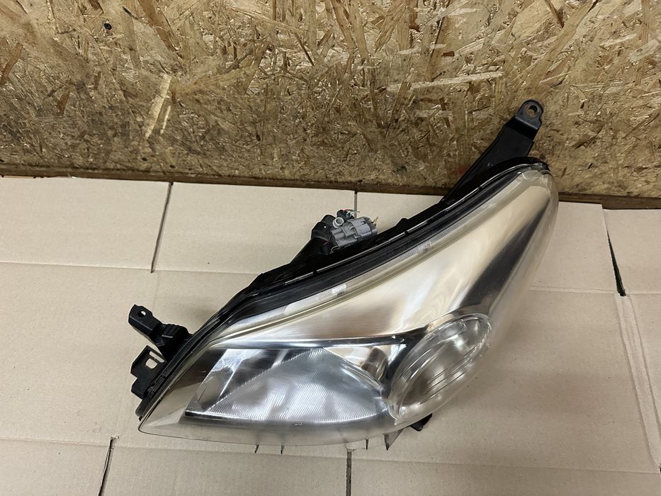 Передня ліва фара Toyota Urban Cruiser Ist Тойота Урбан Крузер 09-14