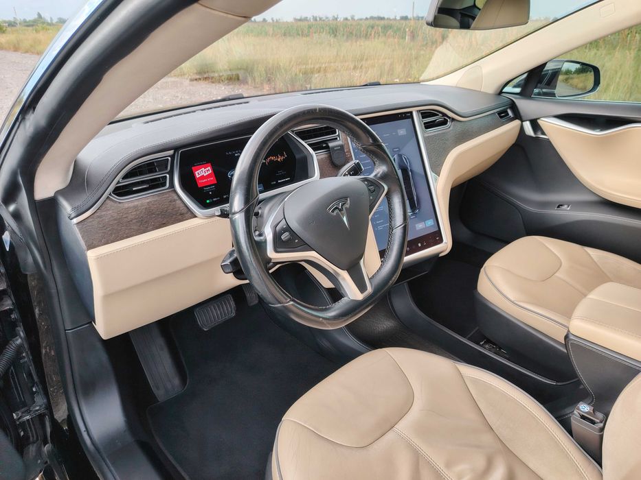 Tesla Model S 2014