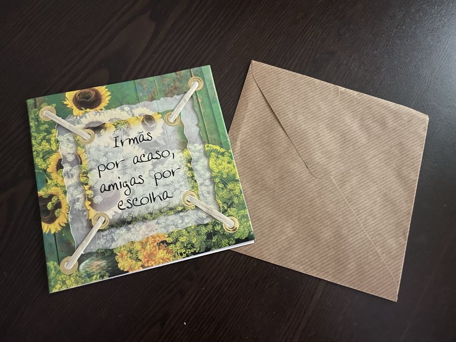 Postal dedicado a irmãs