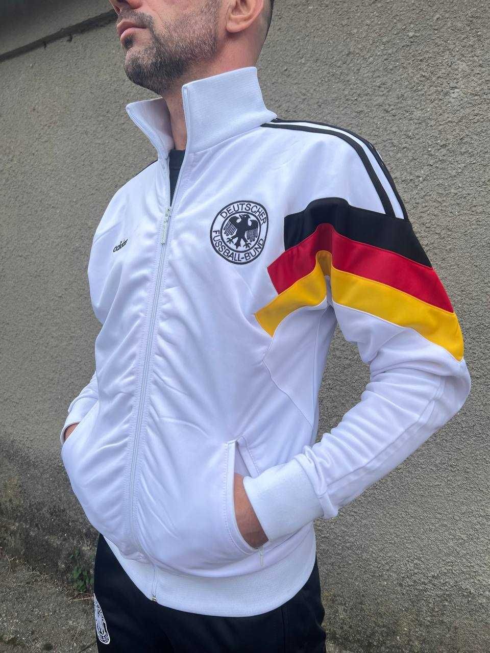 Вінтажний чоловічий костюм збірної Німеччини