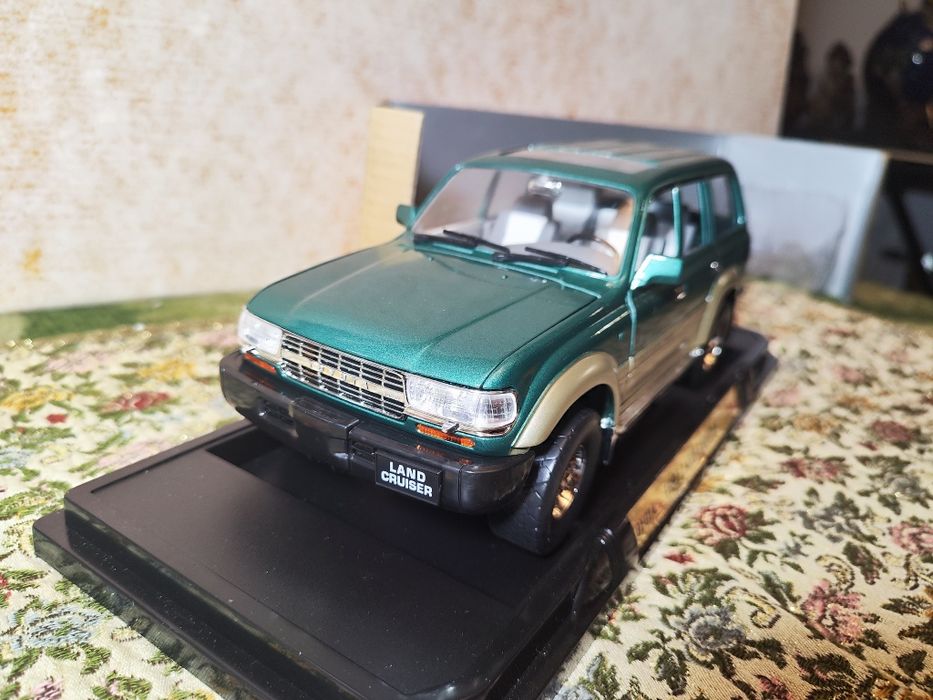 Toyota Land Cruiser 92 roadsignature 1:18