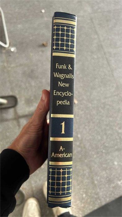 Coleção completa  Funk & Wagnalls New Encyclopedia 29 volumes