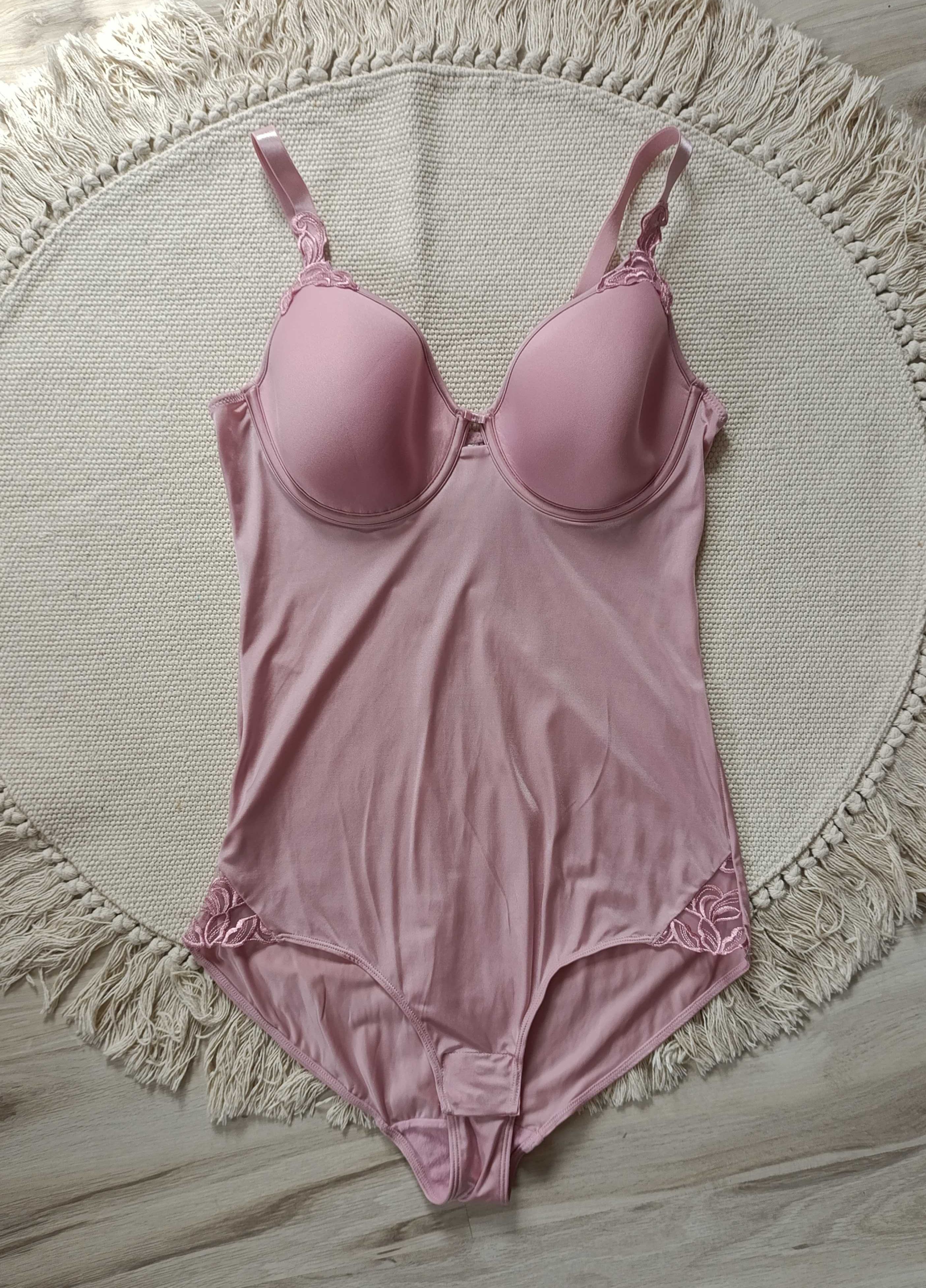 Pudrowe body modelujące sylwetkę 85B Desiree