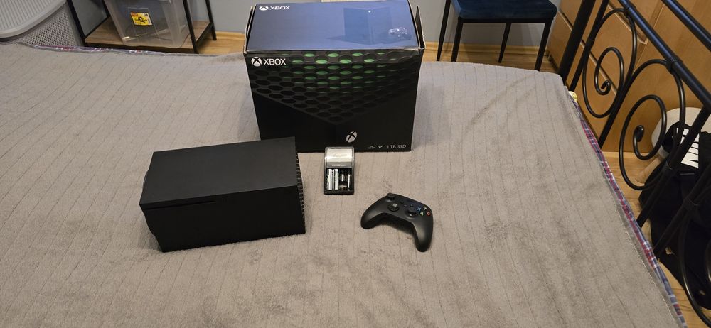 Xbox series x 1tb + ładowarka