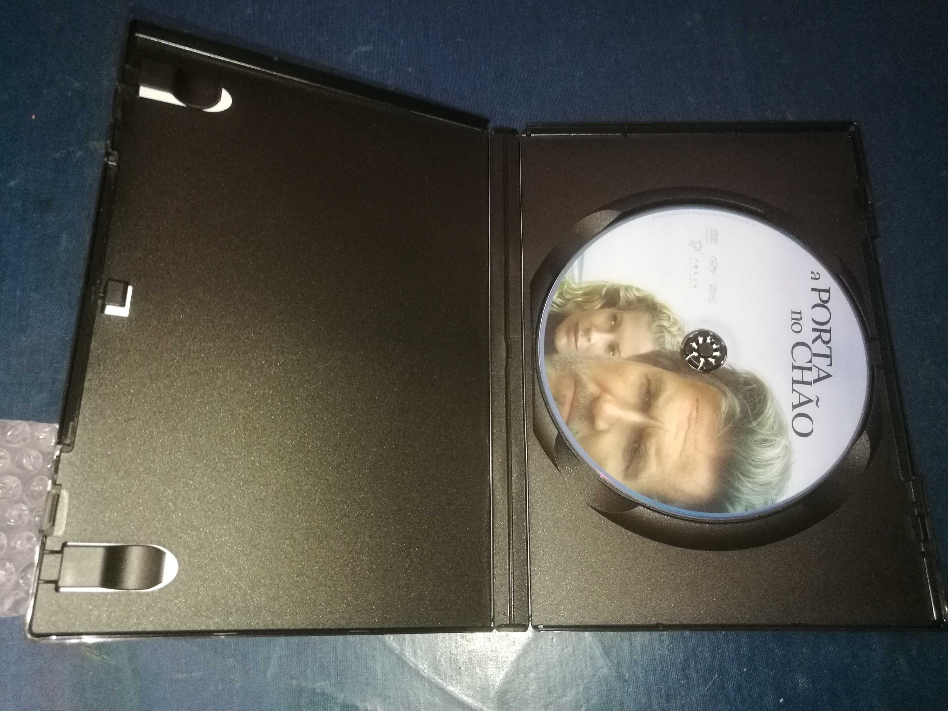 A PORTA NO CHÃO	DVD (legendagem em Português)