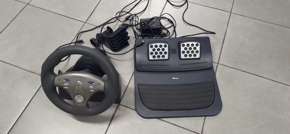 Volante e pedais Trust force feedback