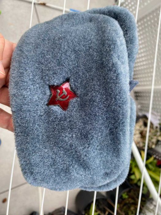 Czapka zimowa żołnierza radzieckiego z nausznikami z 1990.