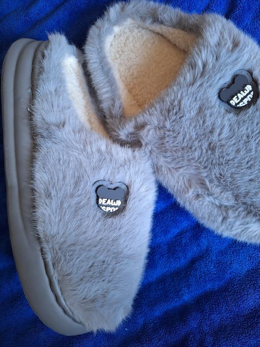 Damskie zimowe kapcie 42,5,wkładka ma 26,5 cm