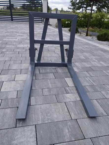 Paleciak na TUZ do małych ciągników Mocna konstrukcja Dostawa