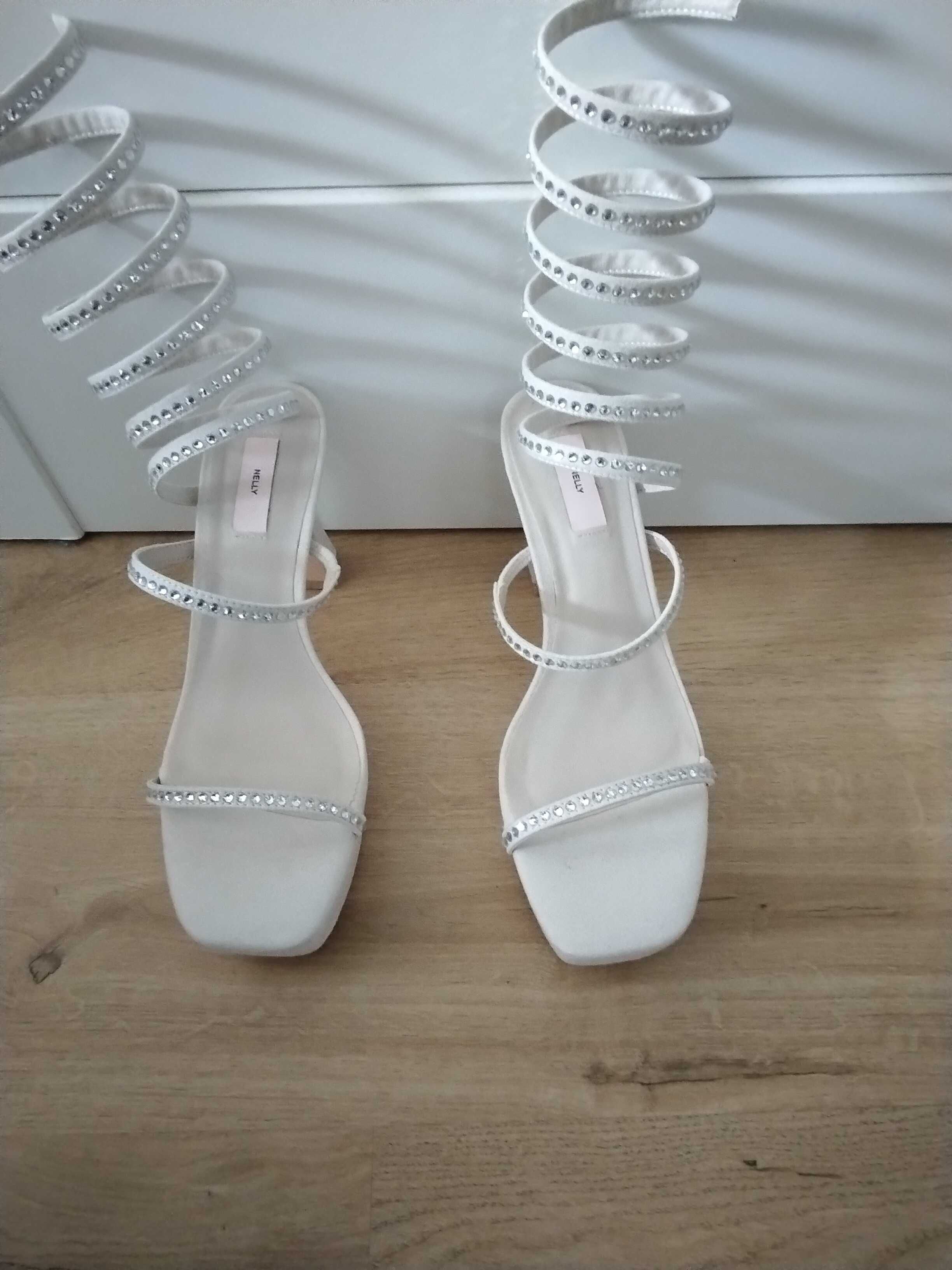 Buty na  obcasie platformowym