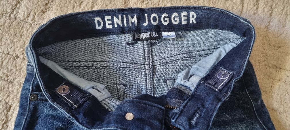 Spodnie jeans chłopięce rozmiar 140