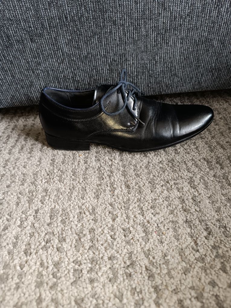 Czarne męskie pantofle eleganckie