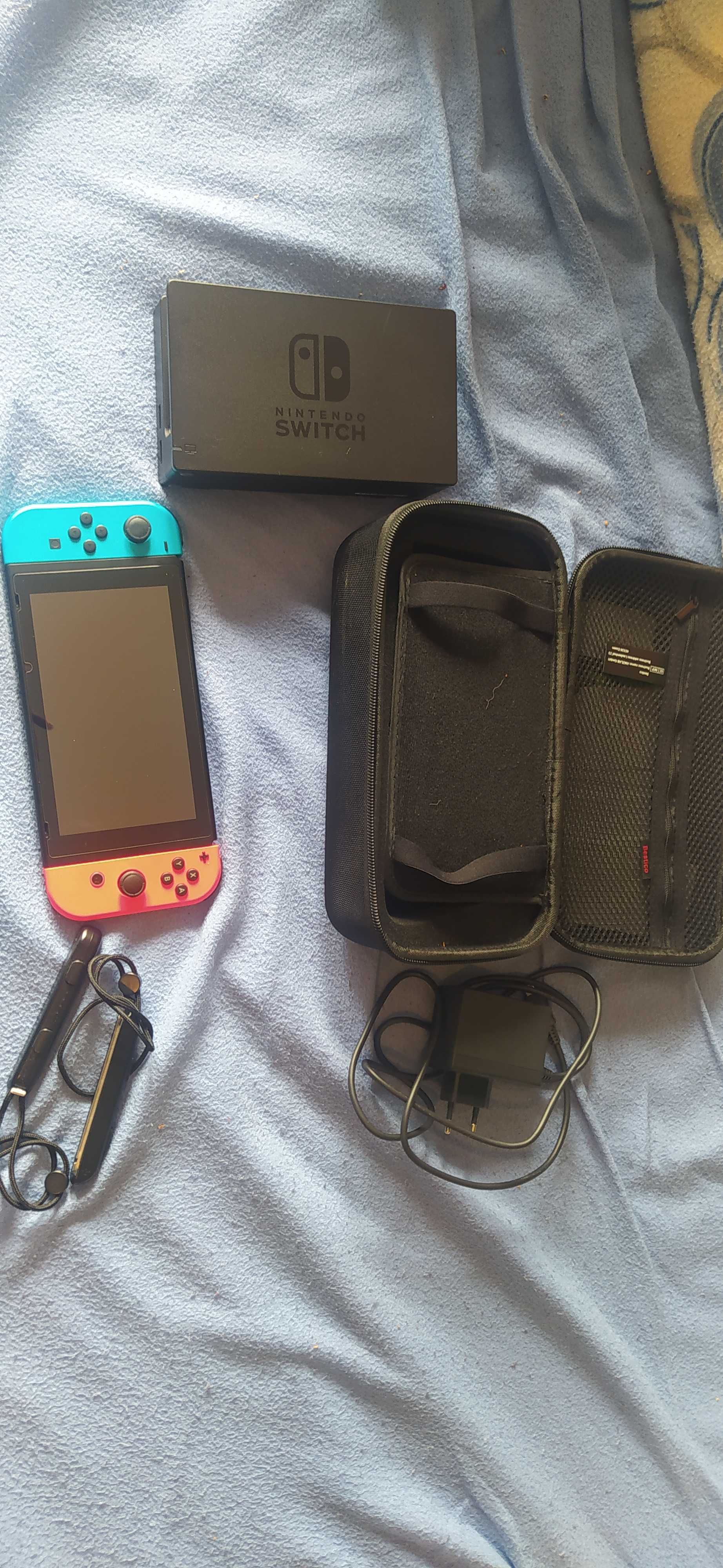 Nintendo switch V2 com todos os extras e maleta de transporte