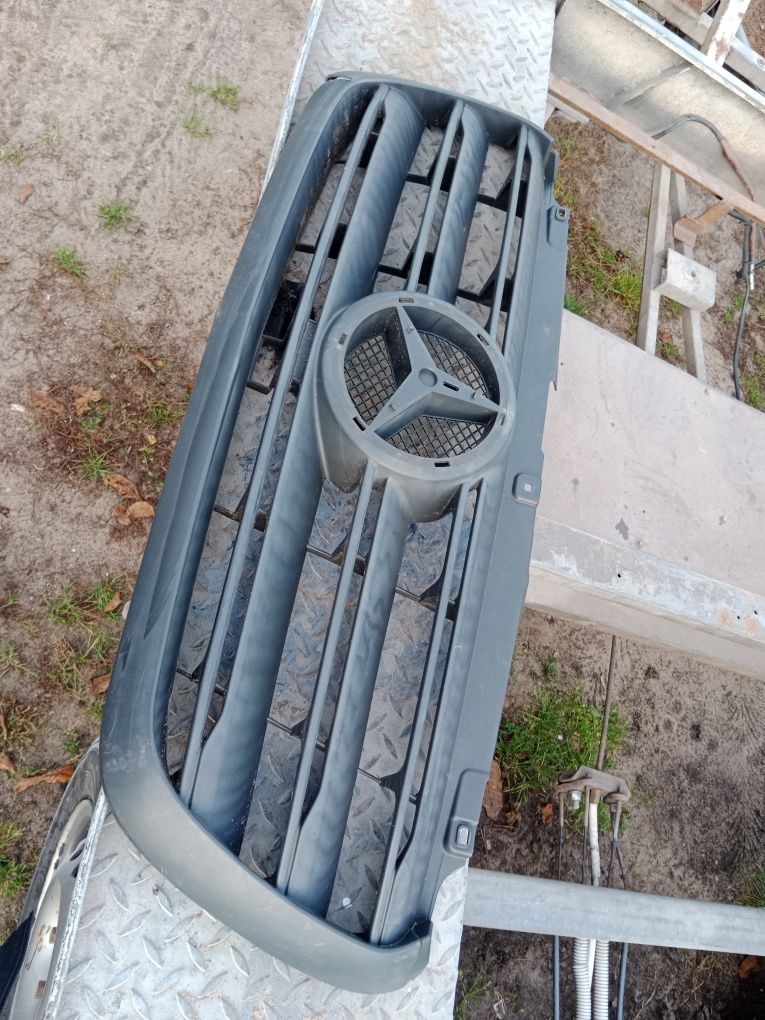 Mercedes 910 Sprinter grill atrapa