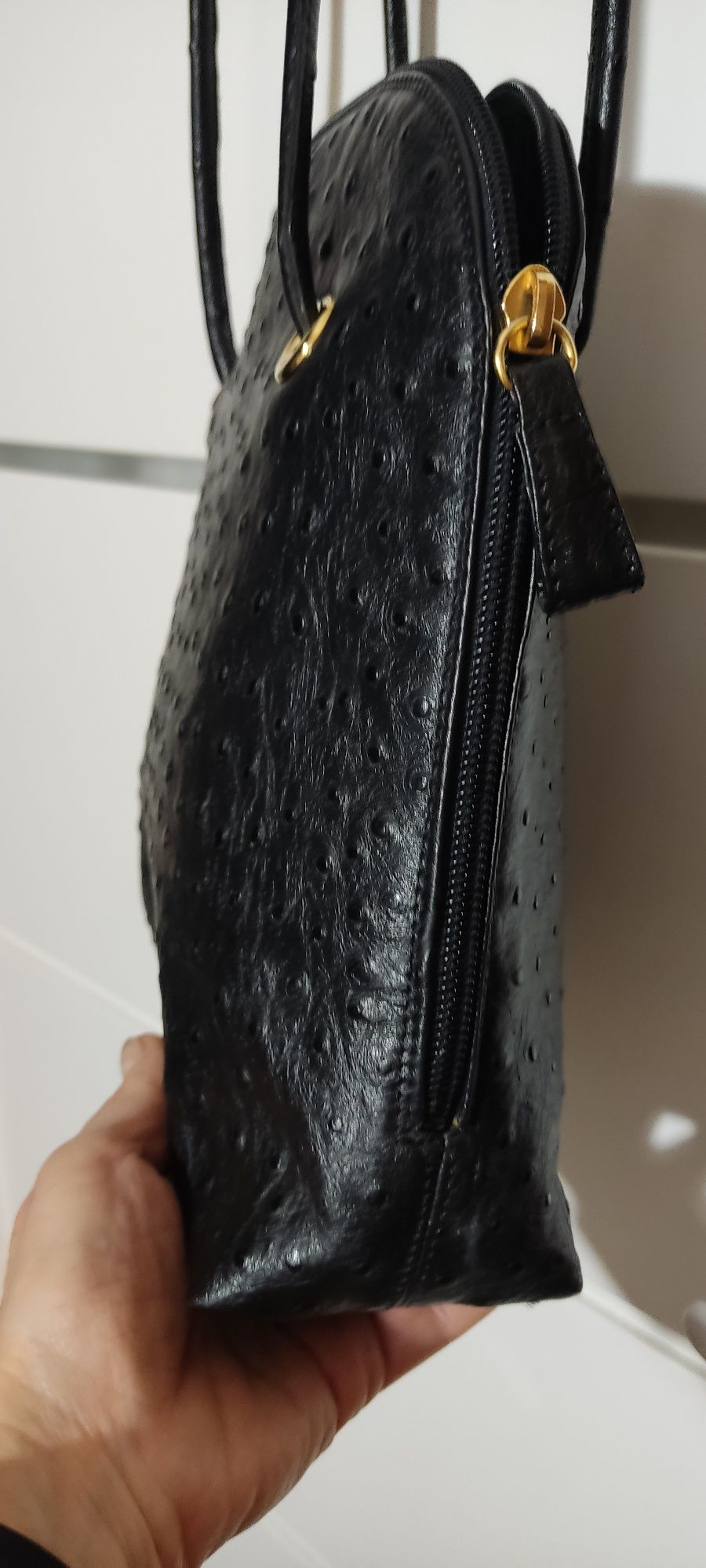 Czarna torebka przez ramię ze skóry  naturalnej