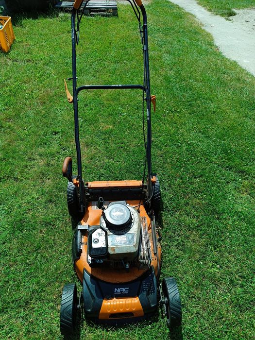 Kosiarka NAC z silnikiem briggs&statton z napędem