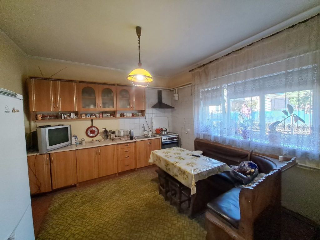 Продаж будинку у місті з ділянкою 10 с