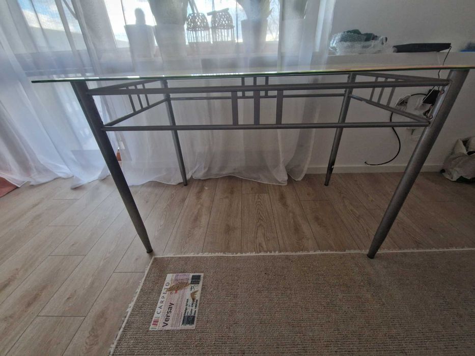 Sprzedam stół ze szklanym blatem