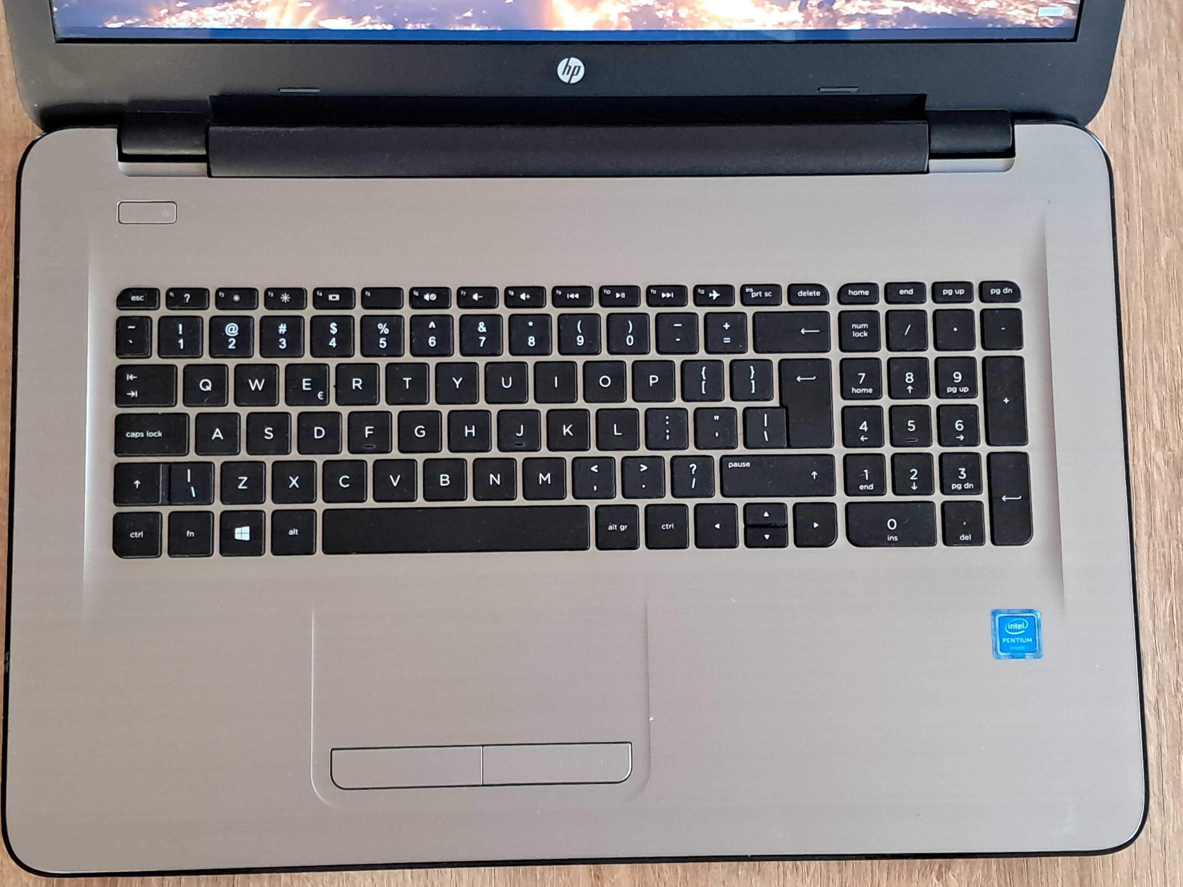 Laptop HP 17 cali DVD