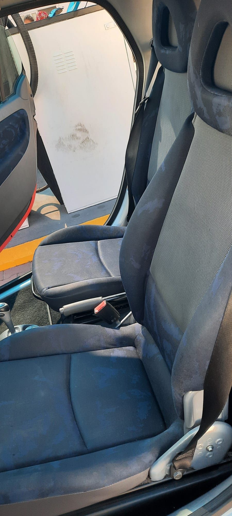 Smart Fortwo 699 Gasolina automatico com patilhas no volante.