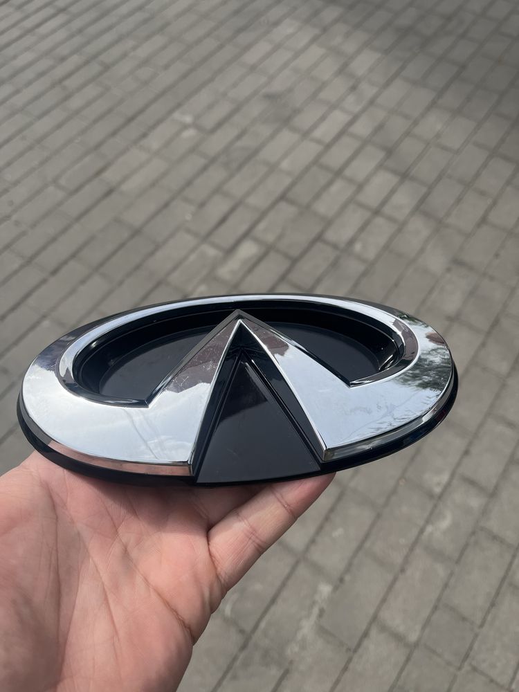 Емблема, значок infiniti QX50