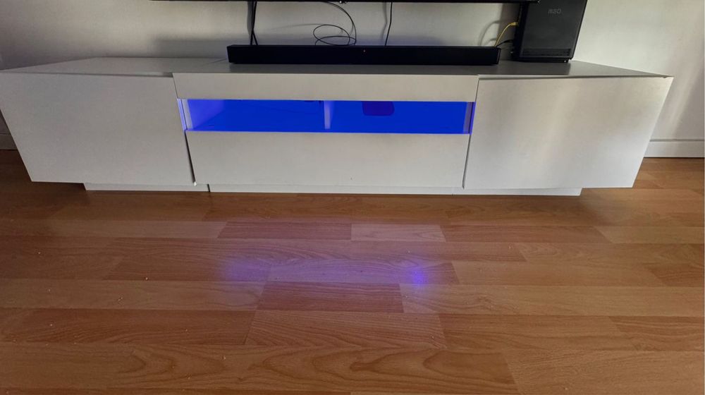 Sofá , mesa de jantar , cadeiras , Racker, tv , comoda