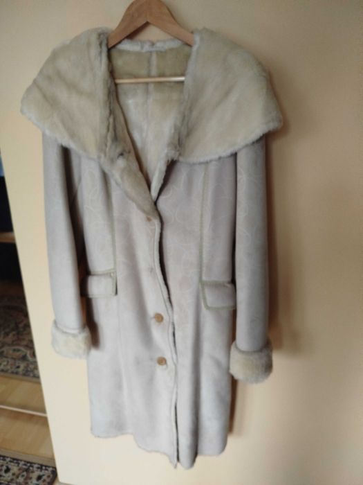 Dlugi kożuch nr 36, S z wielkim kapturem, jasny